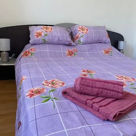 Apartment 2 Bedroom At Kasandra